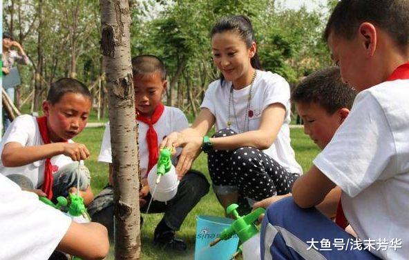 PG电子官方网站39岁苗圃儿女照片曝光 全家的颜值巅峰 网友： 幸好长得不像父！(图5)